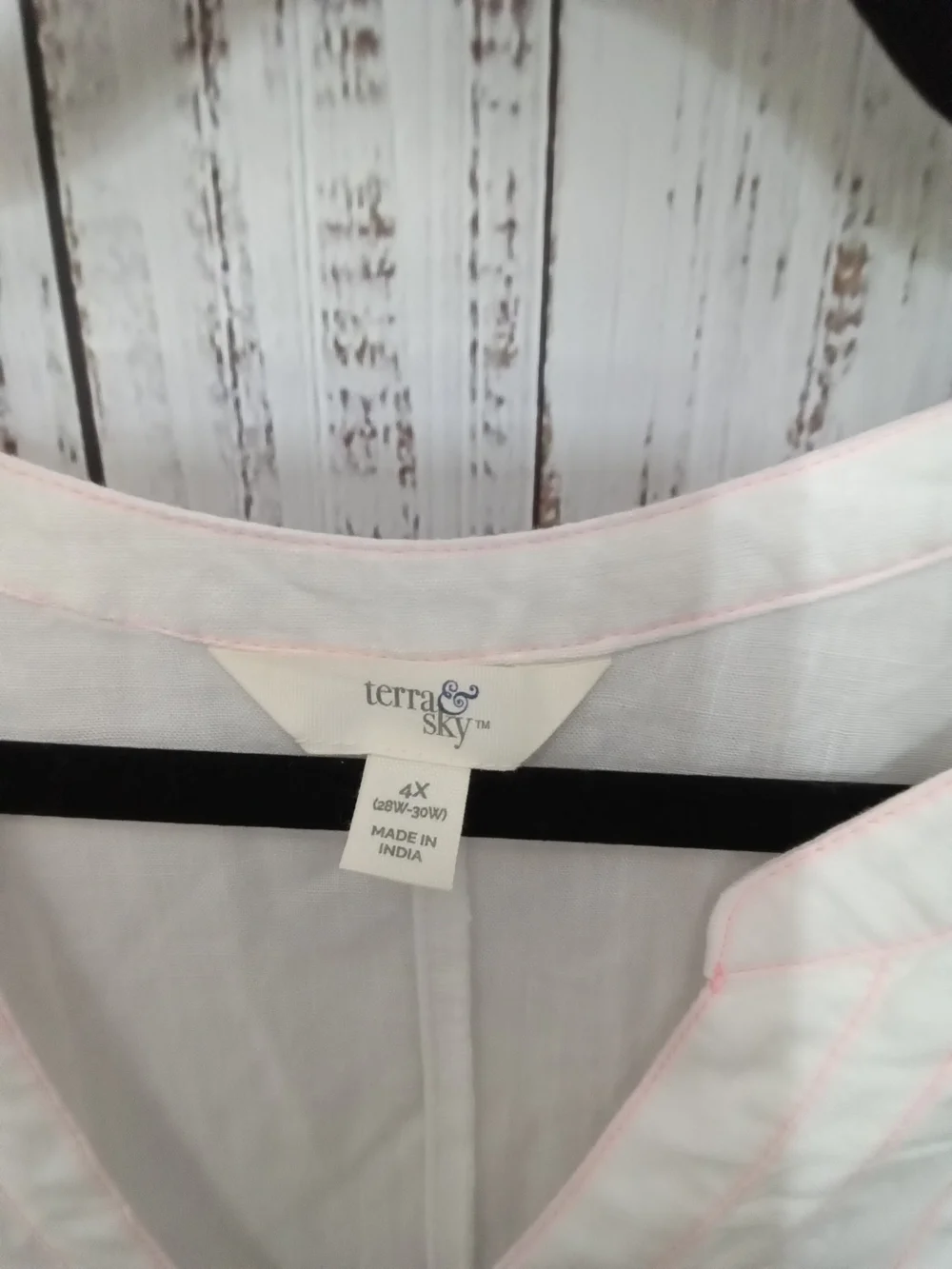 Terra & Sky White Sleeveless Pleated V-Neck Tunic - Picture 3 of 4